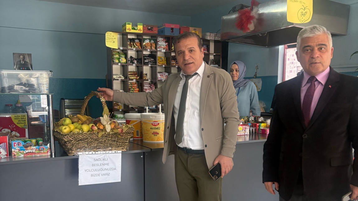 Temel Eğitimden Sorumlu Şube Müdürümüz Kahraman Şık  Hatice Salih Kut İlkokulunu Ziyaret Etmiştir